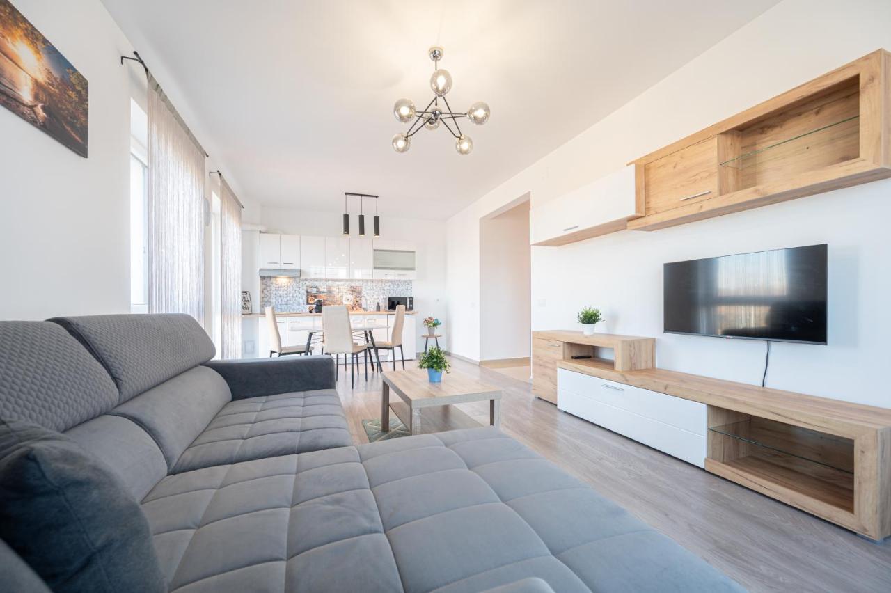 Serene Flat Apartment Oradea Exterior foto